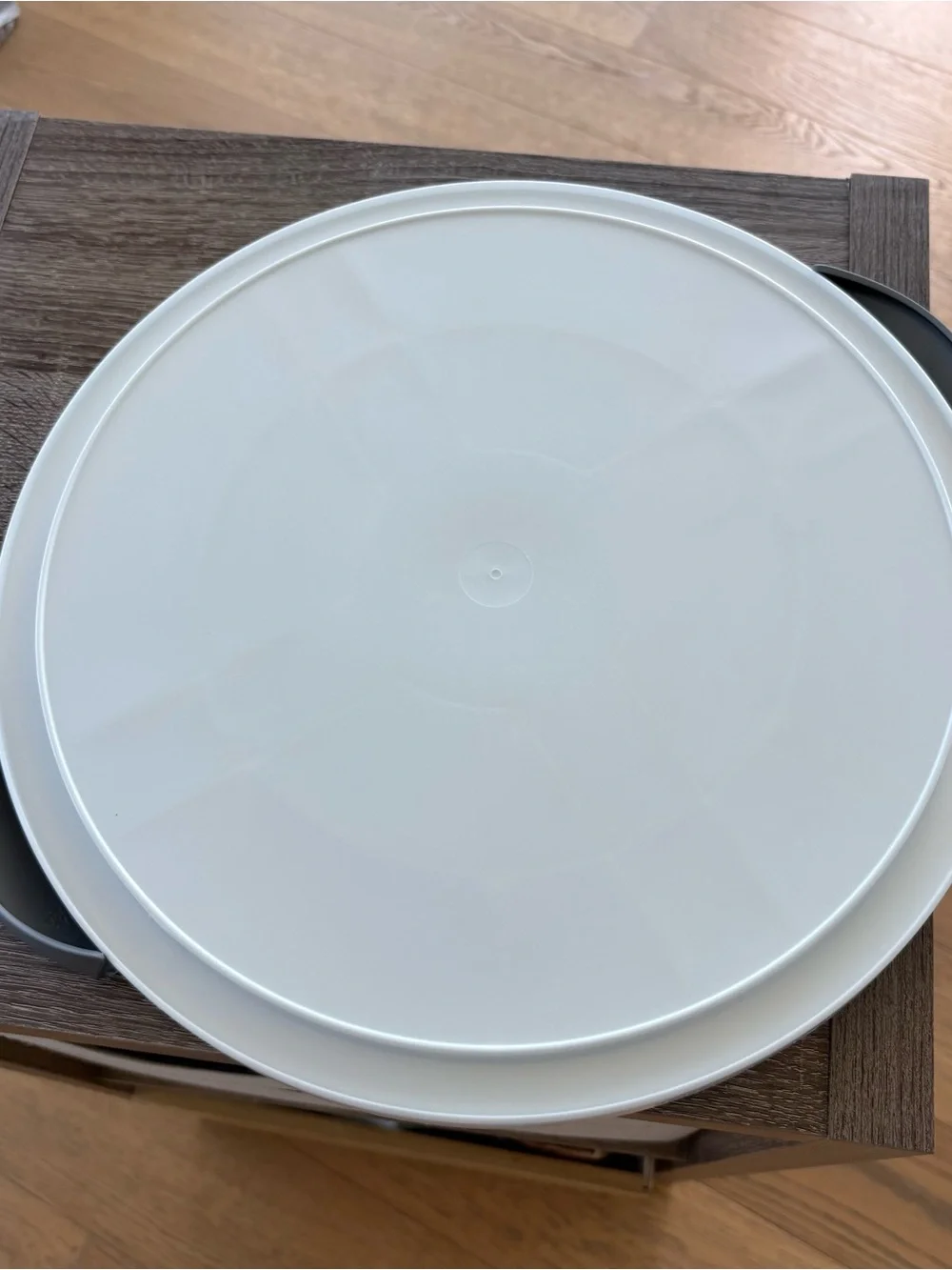 Sterilite Semi Transparent Cake Carrier with Gray Handle